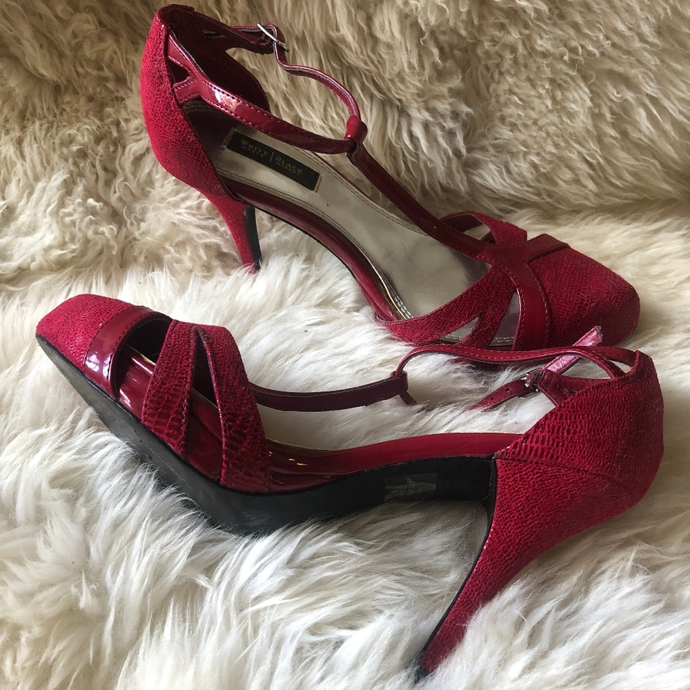 White House Black Market 👠 Avery Heels | Red | 7